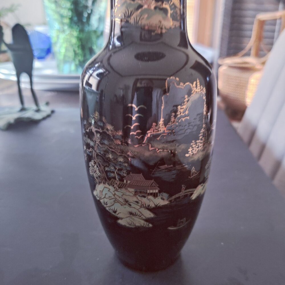 Black Glossy Imari Vase with Unique Designs, House, Mountains, Snow & Boats - Picture 2 of 6